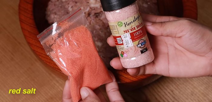 Ướp thịt với muối hồng/đỏ (1 muỗng canh) khoảng 30 phút cho thịt lên màu (206.31) (237.129)
