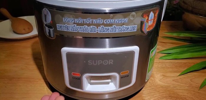 Bật nồi cơm điện ở chế độ nấu (351.67)