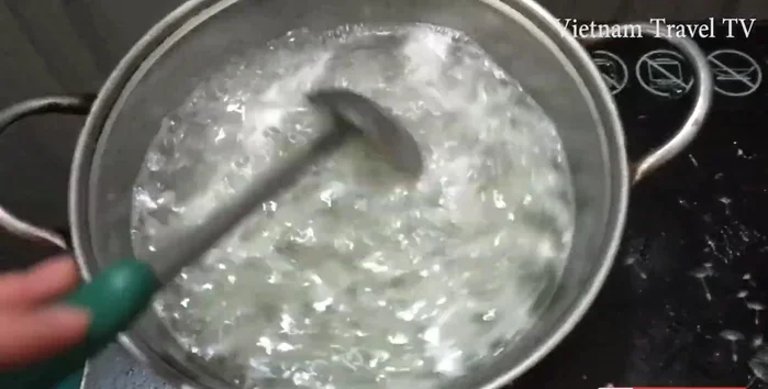 Để nguội, cho vào tủ lạnh.