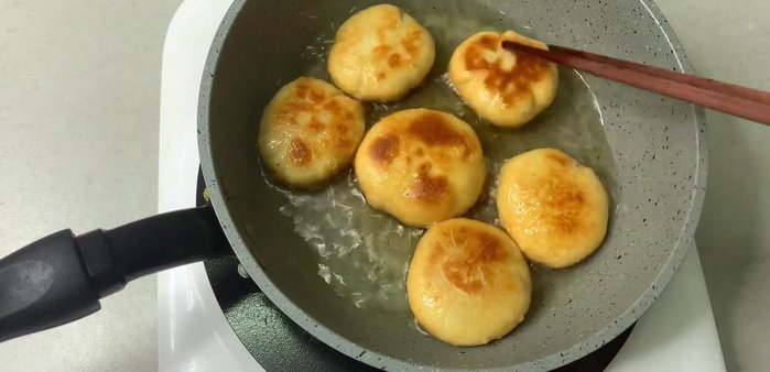 rán khoảng 7 phút đến khi bánh vàng giòn.
