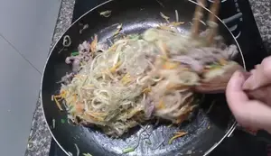 Miến xào thịt bò ngon tuyệt, không bị dính - Bí quyết đơn giản