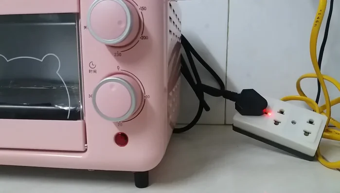 Làm nóng lò nướng ở 200 độ C trong 10 phút.