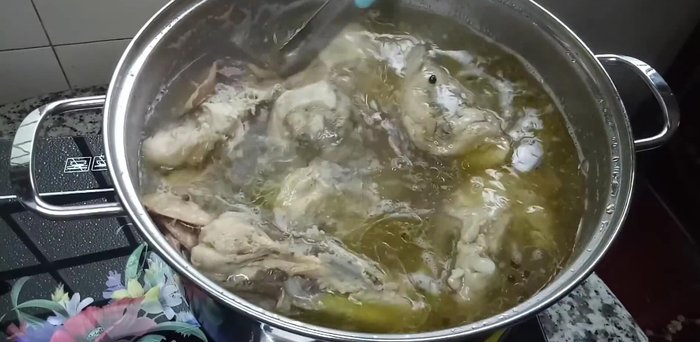 Rang tóp mỡ: phi thơm tỏi với mỡ heo. (236.11)