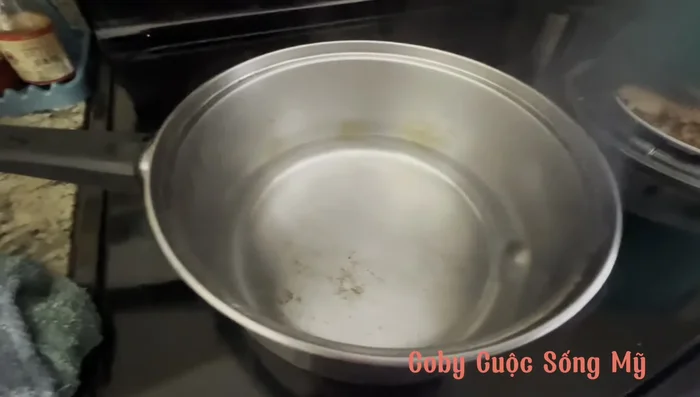 Luộc măng sơ qua 1-2 lần để khử mùi hôi.