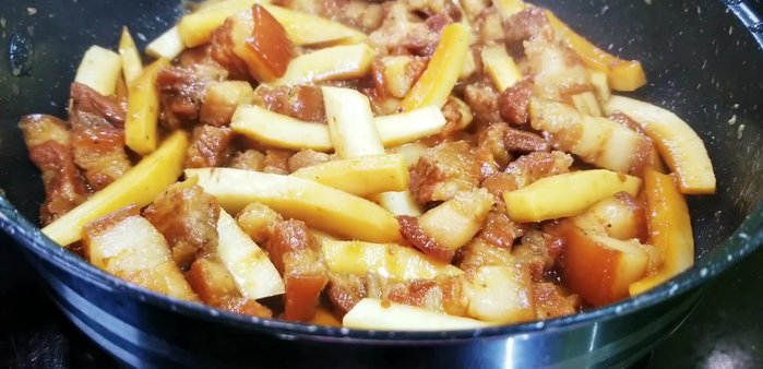 Đun thêm 10 phút với lửa nhỏ đến khi nước kho sánh lại (413.999)