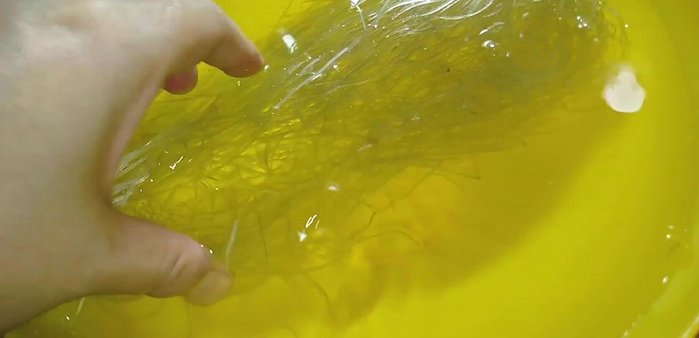 Ngâm miếng khô và măng khô cho nở mềm (khoảng 20-30 phút). Cắt nhỏ miếng.