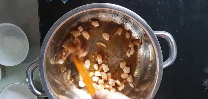 Đảo đều cho tôm săn lại.