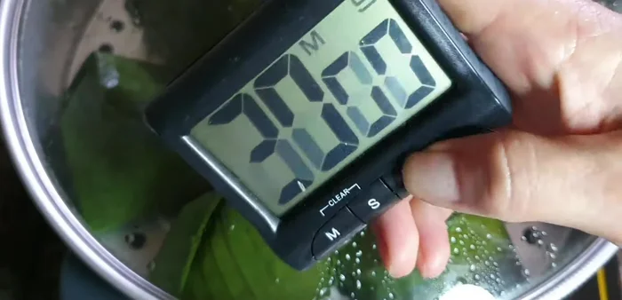 Hấp bánh trong 30 phút.
