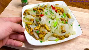 Cách làm Nhộng Tằm Xào Hành Tây ngon tuyệt - Món ngon nhà làm