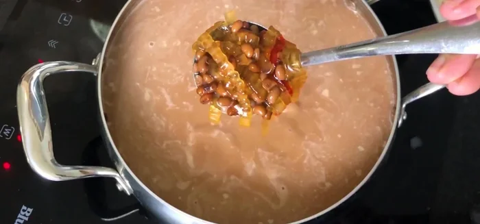 Múc chè ra tô và thưởng thức (286.569).