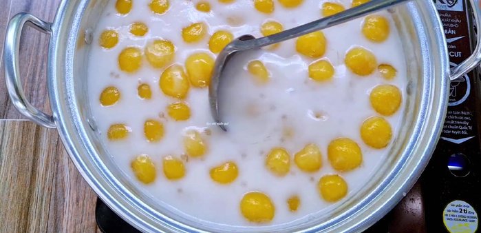 Thêm đường thơm, khuấy đều. (350.59)