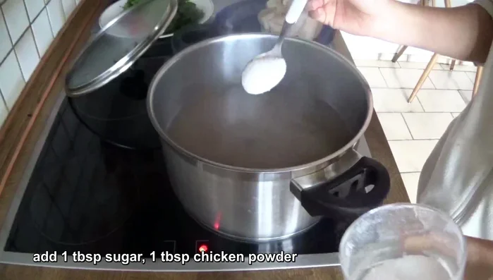 Nêm nếm: 1 muỗng canh đường, 1 muỗng canh bột ngọt, 2 muỗng canh nước mắm (tùy chỉnh theo khẩu vị).