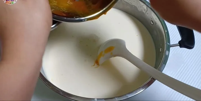 Trộn đều hai hỗn hợp với nhau. (391.73)
