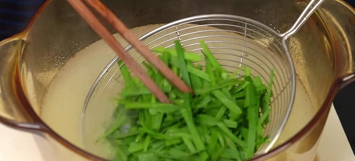 Trụng sơ hẹ, giá. (205.12)