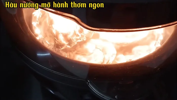 Nướng hàu trong nồi chiên không dầu ở 200 độ C trong 5 phút.