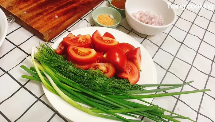 Sơ chế ớt: Thái nhỏ.