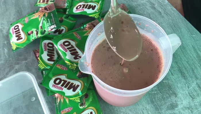 Đóng kín túi nilon và để vào ngăn đá tủ lạnh.