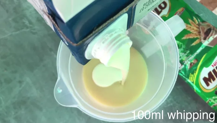 Thêm 100ml sữa tươi.
