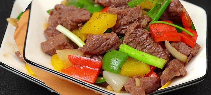 Cho bò lúc lắc ra đĩa, thưởng thức khi còn nóng.