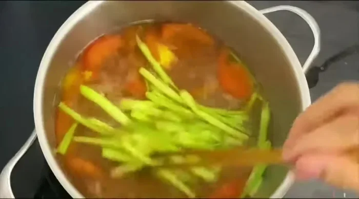Trụng cần nước nhanh.