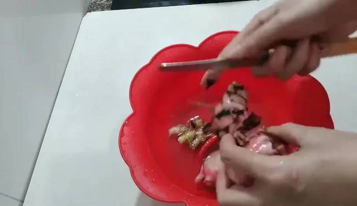Phi thơm hành, tỏi, gừng, riềng.