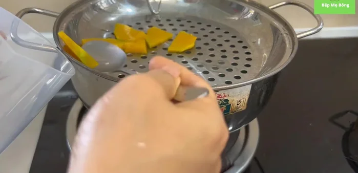Xay bí đỏ chín nhuyễn.