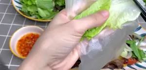 Cá Chim Hấp Cuốn Bánh Tráng: Món ngon cuối tuần không tanh