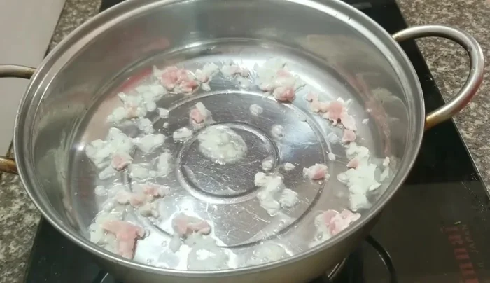 Nêm gia vị: Muối, hạt nêm, bột ngọt (tùy theo khẩu vị).