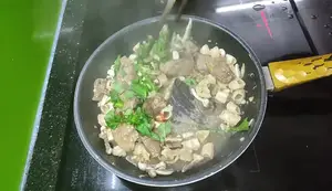 Cách làm lòng bò xào ngon tại nhà - Giàu dinh dưỡng, đơn giản