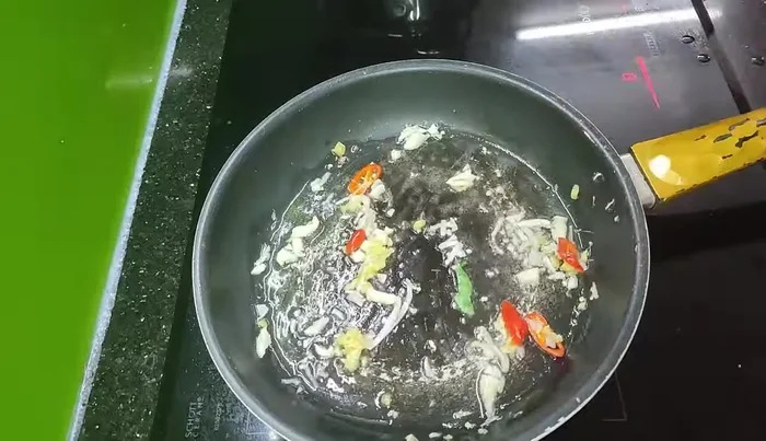 Thái nhỏ lòng bò.