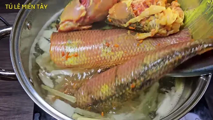 Vớt cá ra khi chín. (423.319)