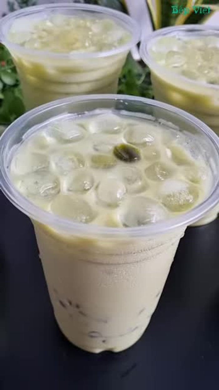 Đun sôi 1 lít 2 nước. Khi nước sôi, cho 25g trà Thái xanh vào ủ trong 10 phút.
