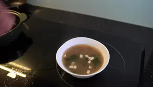 Cách nấu súp Miso siêu nhanh (3 phút) - Món ăn Nhật bổ dưỡng