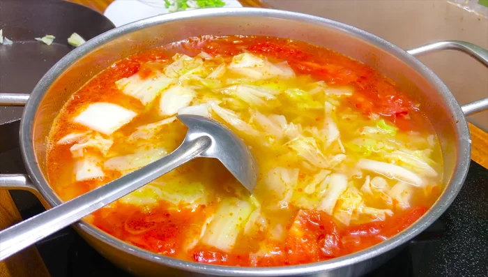 Nêm nếm gia vị (hạt nêm, mì chính) cho vừa ăn.
