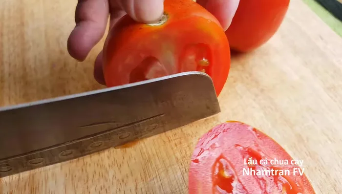 Cà chua đem băm nhỏ.