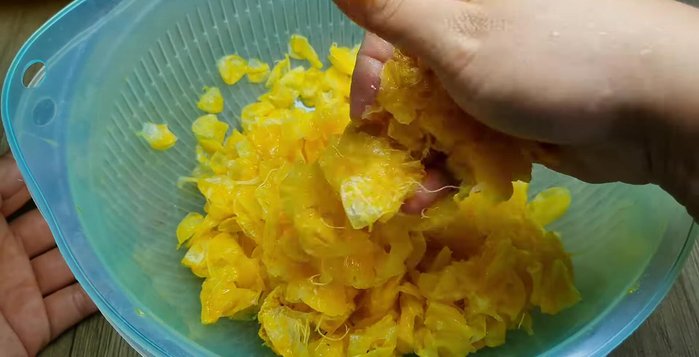 Cắt nhỏ vỏ tắc thành sợi mỏng. (234.48)