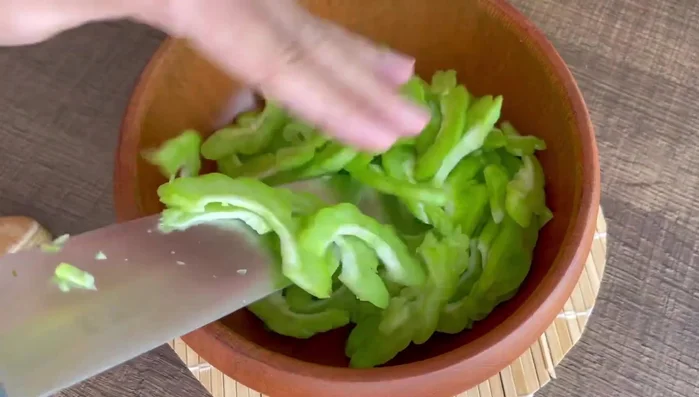 Cà rốt cắt sợi nhỏ.