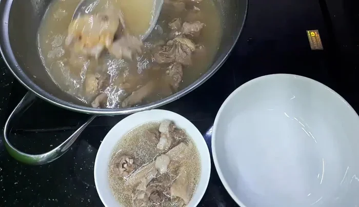 Nêm nếm lại gia vị cho vừa ăn.