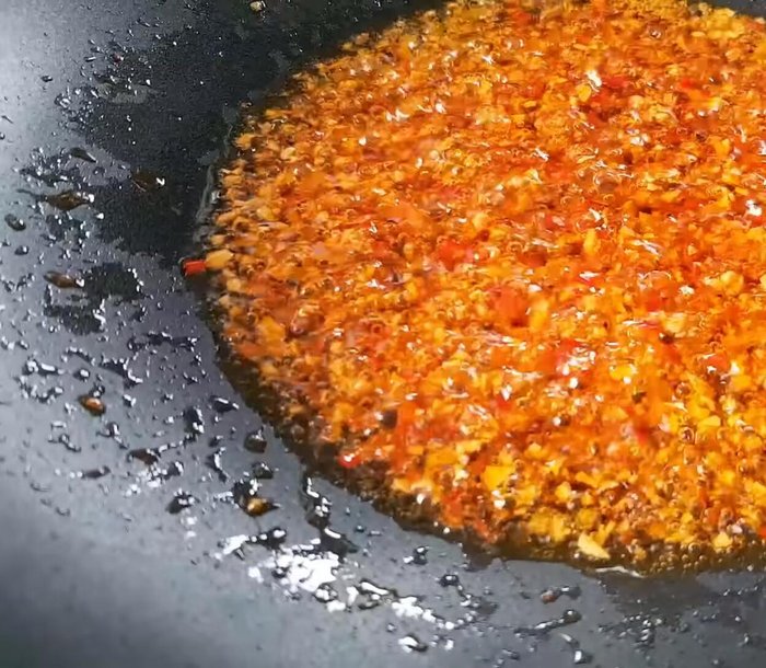 Trộn cánh gà chiên với sốt nước mắm (518.44-553.68).