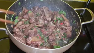 Chim Bồ Câu Xào Hành Răm: Món ngon không tanh - Cách làm chi tiết